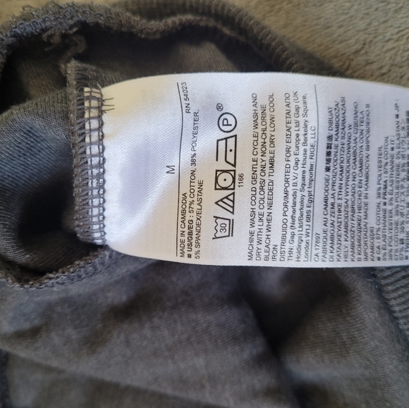 Banana Republic Pullover Sweater - Picture 4 of 4